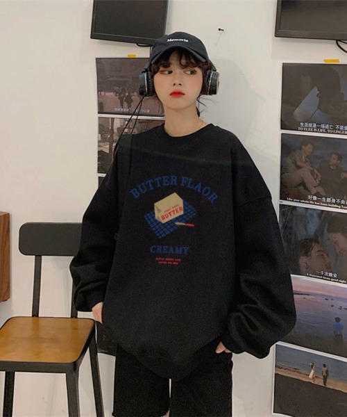 LYEON(リヨン)の「BUTTERイラストプルオーバー(スウェット・レディース・ブラック/ホワイト・FREE)」の2枚目の写真