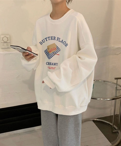 LYEON(リヨン)の「BUTTERイラストプルオーバー(スウェット・レディース・ブラック/ホワイト・FREE)」の5枚目の写真