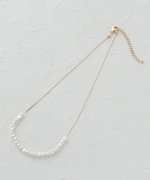 ITS'DEMO(イッツデモ)の「バロックパール調ハーフネックレス(ネックレス・レディース・ゴールド・00)」の2枚目の写真