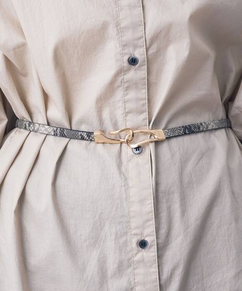 YECCA VECCA(イェッカヴェッカ)の「メタルフックスリムベルト(ベルト・レディース・ベージュ/ブラック/アイボリー/パイソン・FREE)」の1枚目の写真