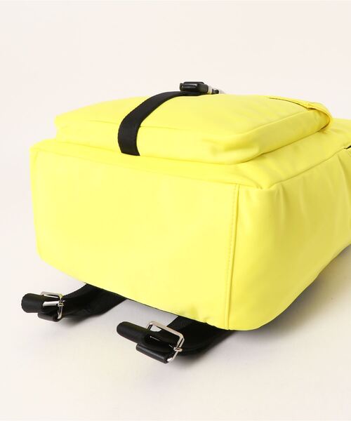 FURLA（フルラ）の「MAN COSMO M BACKPACK（バックパック/リュック・メンズ・レモンイエロー・ONE SIZE）」の4枚目の写真