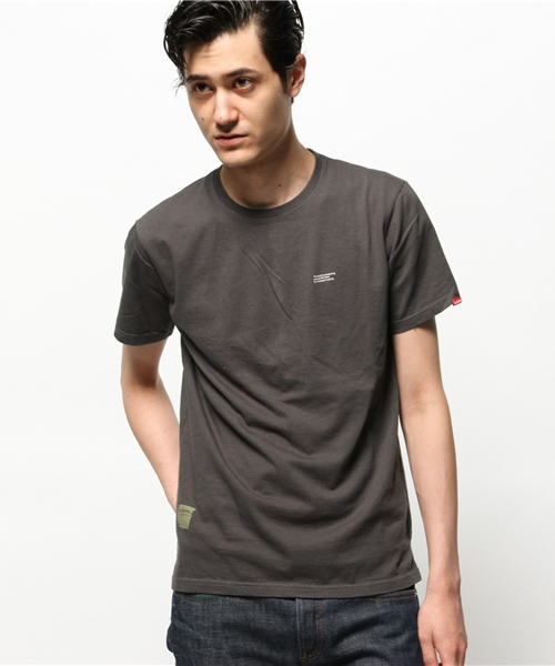 WHO'S WHO gallery（フーズフーギャラリー）の「【Em@//ONE】PHIROSOPHY（Tシャツ/カットソー・メンズ・ホワイト/ベージュ/チャコールグレー/グレー・FREE）」の3枚目の写真