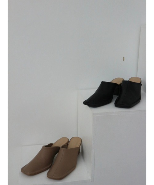 TRUNC(トランクエイティーエイト)の「Stitch Square Toe Mules(サンダル・レディース・ブラック/ベージュ・LARGE/MEDIUM/SMALL)」の17枚目の写真