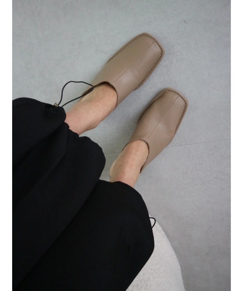 TRUNC(トランクエイティーエイト)の「Stitch Square Toe Mules(サンダル・レディース・ブラック/ベージュ・LARGE/MEDIUM/SMALL)」の12枚目の写真