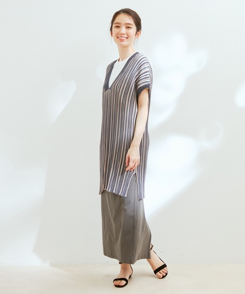 Jayro(ジャイロ)の「12Gガーターストライプ深Vネックプルオーバー(ニット/セーター・レディース・ベージュ/ブラック・M)」の16枚目の写真