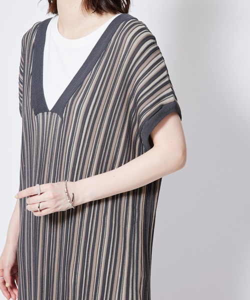 Jayro(ジャイロ)の「12Gガーターストライプ深Vネックプルオーバー(ニット/セーター・レディース・ベージュ/ブラック・M)」の15枚目の写真