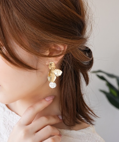 IAMUSE(アイアミューズ)の「4デザインから選べるボリュームデザインピアス S0957【IAMUSE】(ピアス(両耳用)・レディース・シルバー系その他3/ゴールド系その他4/シルバー系その他4/ゴールド系その他3/ゴールド系その他/シルバー系その他/シルバー系その他2/ゴールド系その他2・FREE)」の9枚目の写真