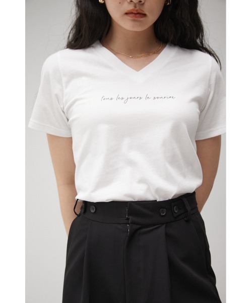 AZUL by moussy(アズールバイマウジー)の「FRONT MESSAGE LOGO PRINT Tシャツ/フロントメッセージロゴプリントTシャツ(Tシャツ/カットソー・レディース・オレンジ/ダークグリーン/ブラック/ホワイト・MEDIUM/SMALL)」の2枚目の写真