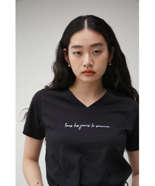 AZUL by moussy(アズールバイマウジー)の「FRONT MESSAGE LOGO PRINT Tシャツ/フロントメッセージロゴプリントTシャツ(Tシャツ/カットソー・レディース・オレンジ/ダークグリーン/ブラック/ホワイト・MEDIUM/SMALL)」の14枚目の写真