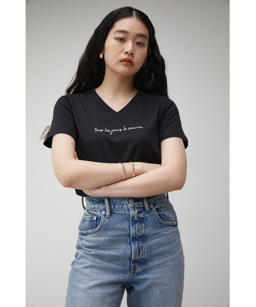 AZUL by moussy(アズールバイマウジー)の「FRONT MESSAGE LOGO PRINT Tシャツ/フロントメッセージロゴプリントTシャツ(Tシャツ/カットソー・レディース・オレンジ/ダークグリーン/ブラック/ホワイト・MEDIUM/SMALL)」の15枚目の写真