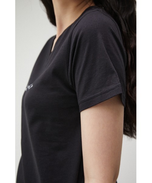 AZUL by moussy(アズールバイマウジー)の「FRONT MESSAGE LOGO PRINT Tシャツ/フロントメッセージロゴプリントTシャツ(Tシャツ/カットソー・レディース・オレンジ/ダークグリーン/ブラック/ホワイト・MEDIUM/SMALL)」の21枚目の写真