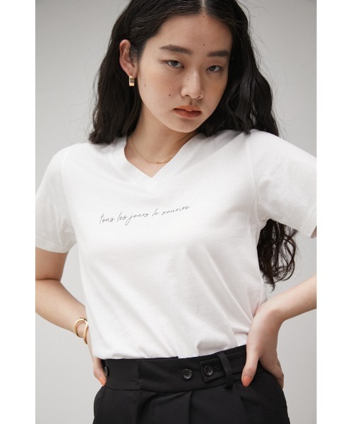 AZUL by moussy(アズールバイマウジー)の「FRONT MESSAGE LOGO PRINT Tシャツ/フロントメッセージロゴプリントTシャツ(Tシャツ/カットソー・レディース・オレンジ/ダークグリーン/ブラック/ホワイト・MEDIUM/SMALL)」の5枚目の写真