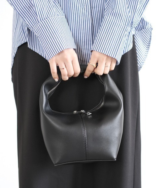 Reurie'（レウリィ）の「フルジップハンドバッグ / full zip hand bag バッグ ダブルジップ ワンハンドル ベージュ ブラック（ハンドバッグ・レディース・ブラック/ベージュ・FREE）」の4枚目の写真