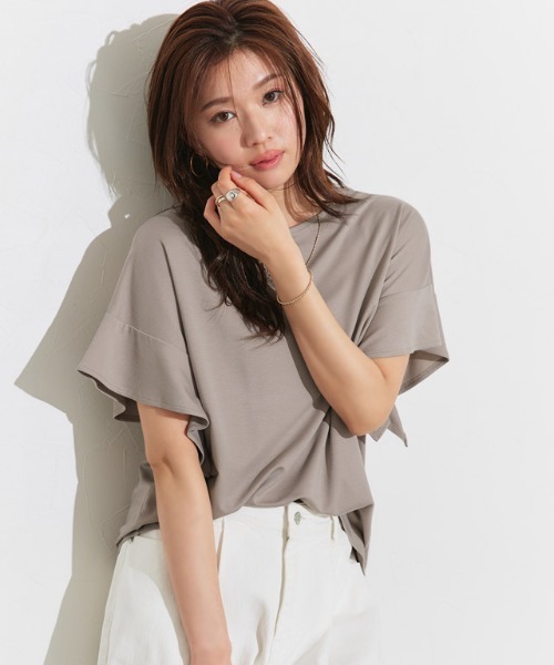 Pierrot(ピエロ)の「接触冷感フレアスリーブTシャツ(Tシャツ/カットソー・レディース・ブラック/ネイビー/オフホワイト/グレイッシュベージュ/ライトブルー/ライトグレー/ベージュ系その他・M/L/LL)」の4枚目の写真