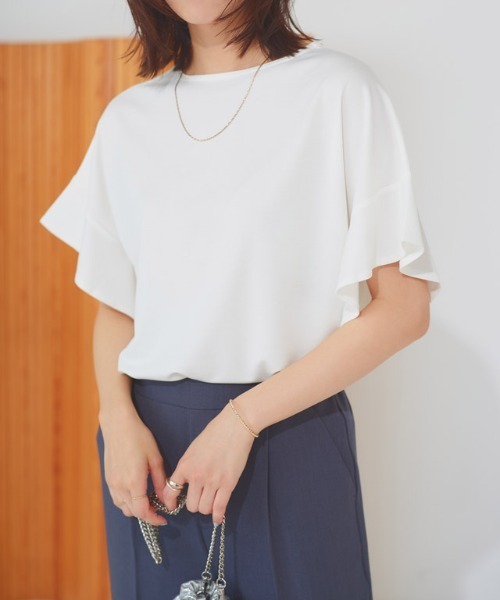 Pierrot(ピエロ)の「接触冷感フレアスリーブTシャツ(Tシャツ/カットソー・レディース・ブラック/ネイビー/オフホワイト/グレイッシュベージュ/ライトブルー/ライトグレー/ベージュ系その他・M/L/LL)」の2枚目の写真