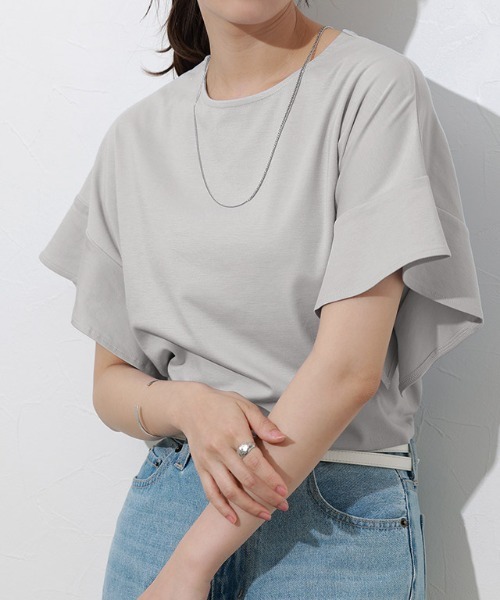 Pierrot(ピエロ)の「接触冷感フレアスリーブTシャツ(Tシャツ/カットソー・レディース・ブラック/ネイビー/オフホワイト/グレイッシュベージュ/ライトブルー/ライトグレー/ベージュ系その他・M/L/LL)」の1枚目の写真