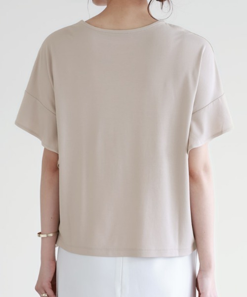 Pierrot(ピエロ)の「接触冷感フレアスリーブTシャツ(Tシャツ/カットソー・レディース・ブラック/ネイビー/オフホワイト/グレイッシュベージュ/ライトブルー/ライトグレー/ベージュ系その他・M/L/LL)」の15枚目の写真