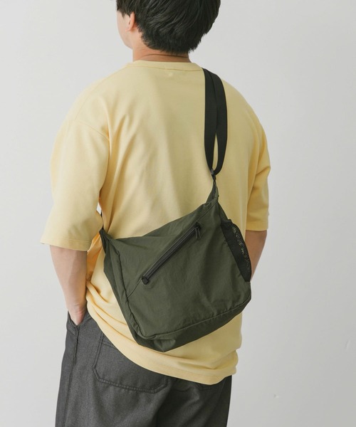 URBAN RESEARCH DOORS（アーバンリサーチドアーズ）の「Micro Ripstop Shoulder（ショルダーバッグ・メンズ・ベージュ/ライトカーキ/ブラック・-）」の7枚目の写真