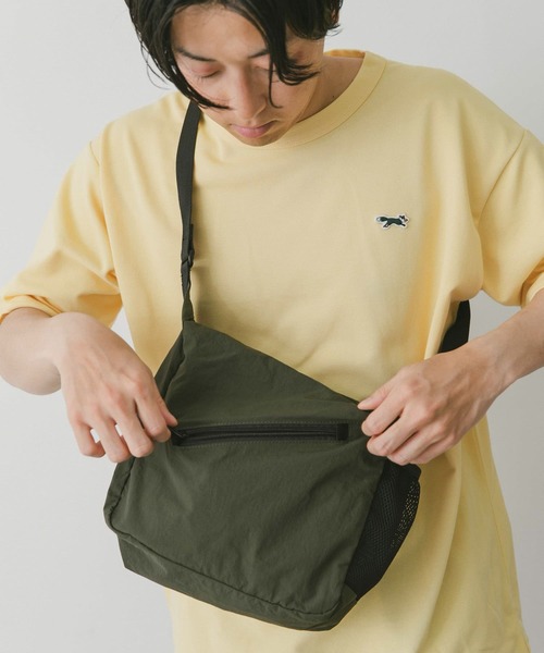 URBAN RESEARCH DOORS（アーバンリサーチドアーズ）の「Micro Ripstop Shoulder（ショルダーバッグ・メンズ・ベージュ/ライトカーキ/ブラック・-）」の11枚目の写真