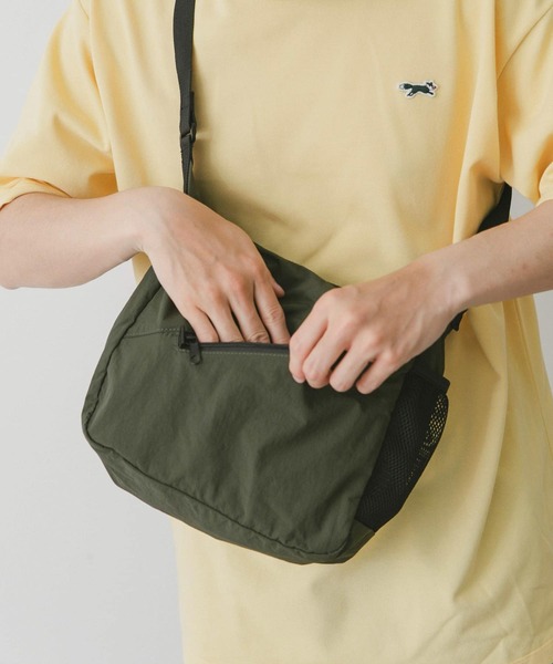 URBAN RESEARCH DOORS（アーバンリサーチドアーズ）の「Micro Ripstop Shoulder（ショルダーバッグ・メンズ・ベージュ/ライトカーキ/ブラック・-）」の14枚目の写真