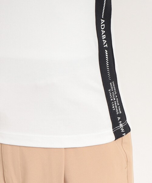 adabat(アダバット)の「【UVカット/接触冷感】サイドテープデザイン 半袖モックネックプルオーバー(Tシャツ/カットソー・レディース・ホワイト/ダークネイビー/ナチュラル・36/38/40)」の4枚目の写真