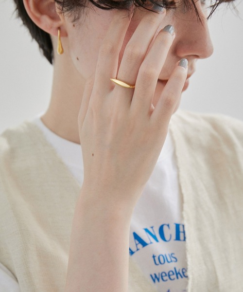 SALON adam et rope'(サロン アダム エ ロペ)の「Stainlessレクタングルリング(リング・レディース・ゴールド・FREE)」の2枚目の写真