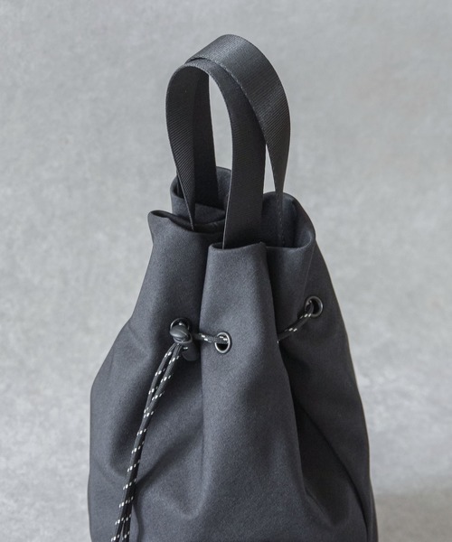 ASFVLT(アスファルト)の「ASFVLT (アスファルト) / 巾着2WAYバッグ DRAWSTRING SHOULDER BAG ドロストバッグ(ショルダーバッグ・レディース・ブラック/チャコールグレー/ベージュ・FREE)」の9枚目の写真