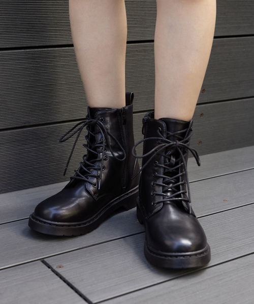 repipi armario（レピピ アルマリオ）の「レースアップブーツ（ブーツ・キッズ・アイボリー/ブラック/グレー・LARGE/MEDIUM/SMALL）」の2枚目の写真