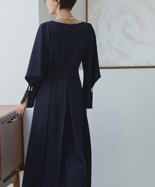 RUIRUE BOUTIQUE(ルイルエブティック)の「ショルダー&スリーブスリットパールタックワンピース 美脚効果(ドレス・レディース・ブルー/ブラック/ネイビー・3L/L/S/LL/M)」の5枚目の写真