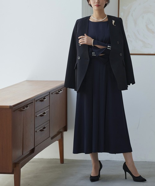 RUIRUE BOUTIQUE(ルイルエブティック)の「ショルダー&スリーブスリットパールタックワンピース 美脚効果(ドレス・レディース・ブルー/ブラック/ネイビー・3L/L/S/LL/M)」の6枚目の写真