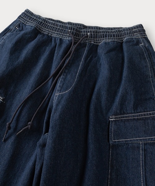 SlashDate（スラッシュデイト）の「【0】ワイドシルエットデニムイージーカーゴパンツ/ワイドテーパード/ケミカルウォッシュ（カーゴパンツ・メンズ・ケミカルウォッシュ/ブラック系その他/ワンウォッシュ/ライトインディゴブルー/ブラック・M/L/XL）」の16枚目の写真