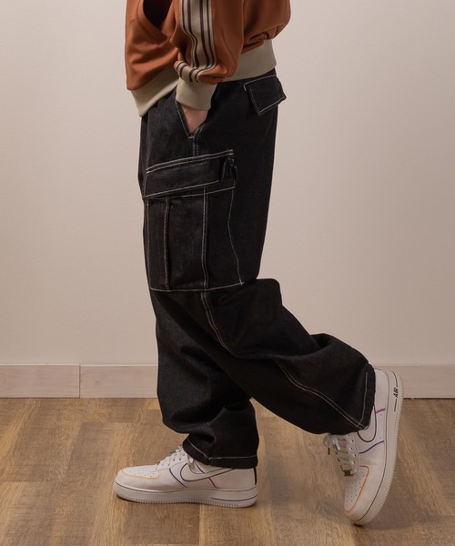 SlashDate（スラッシュデイト）の「【0】ワイドシルエットデニムイージーカーゴパンツ/ワイドテーパード/ケミカルウォッシュ（カーゴパンツ・メンズ・ケミカルウォッシュ/ブラック系その他/ワンウォッシュ/ライトインディゴブルー/ブラック・M/L/XL）」の21枚目の写真