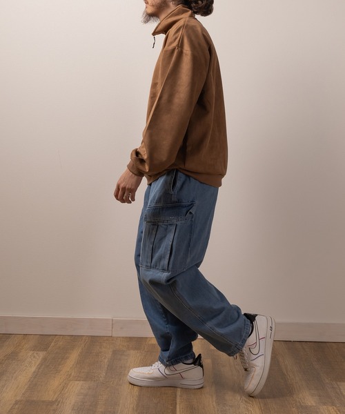 SlashDate（スラッシュデイト）の「【0】ワイドシルエットデニムイージーカーゴパンツ/ワイドテーパード/ケミカルウォッシュ（カーゴパンツ・メンズ・ケミカルウォッシュ/ブラック系その他/ワンウォッシュ/ライトインディゴブルー/ブラック・M/L/XL）」の9枚目の写真