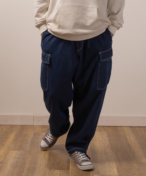 SlashDate（スラッシュデイト）の「【0】ワイドシルエットデニムイージーカーゴパンツ/ワイドテーパード/ケミカルウォッシュ（カーゴパンツ・メンズ・ケミカルウォッシュ/ブラック系その他/ワンウォッシュ/ライトインディゴブルー/ブラック・M/L/XL）」の10枚目の写真