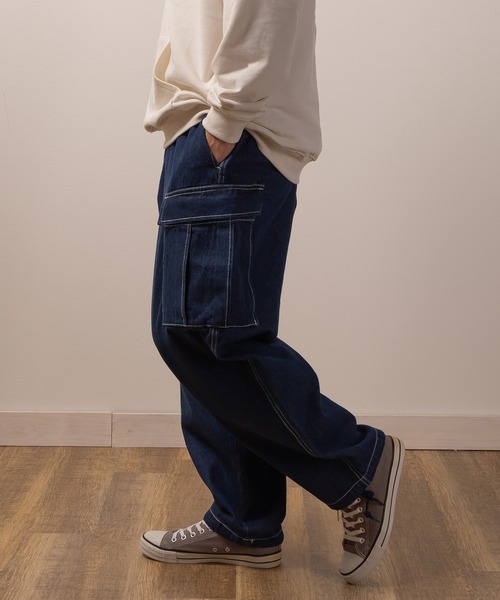 SlashDate（スラッシュデイト）の「【0】ワイドシルエットデニムイージーカーゴパンツ/ワイドテーパード/ケミカルウォッシュ（カーゴパンツ・メンズ・ケミカルウォッシュ/ブラック系その他/ワンウォッシュ/ライトインディゴブルー/ブラック・M/L/XL）」の11枚目の写真