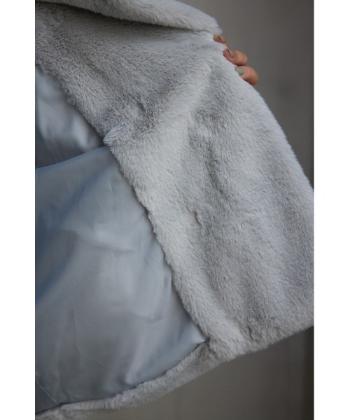 AZUL by moussy（アズールバイマウジー）の「B-HEATフラッフィーフェイクファーブルゾン（ブルゾン・レディース・ライトグレー/ライトブラウン/アイボリー/ブラック・SMALL/MEDIUM）」の7枚目の写真