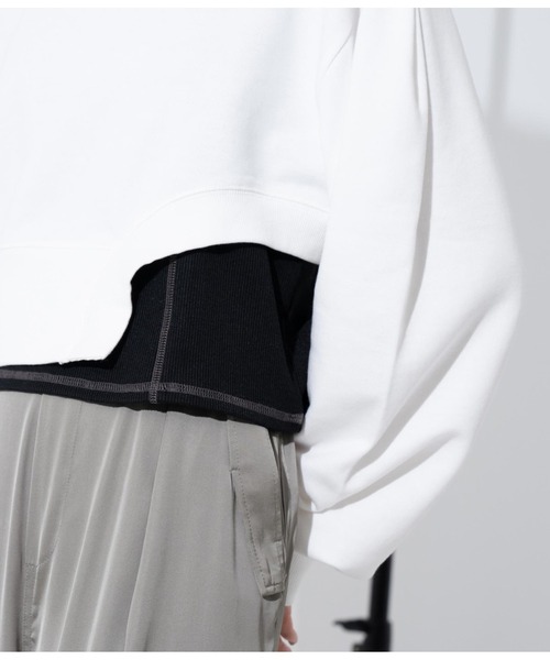 Settimissimo（セッティミッシモ）の「裏毛カットアウトショートプルオーバー（スウェット・レディース・ブラック/オフホワイト・FREE）」の18枚目の写真