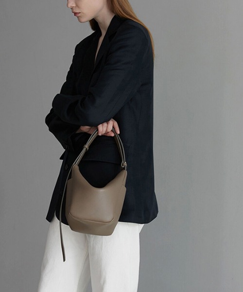 florist（フローリスト）の「【2WAY/3WAY】レザータッチベルトハンドルバッグ/ワンショルダーバッグ（ボストンバッグ・レディース・ライトブラウン/ブラック/オフホワイト・FREE）」の7枚目の写真