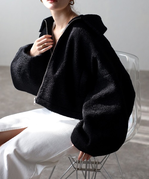 ショート丈 ボリュームスリーブ ボアジャケット（ブルゾン）｜TRIANGLE