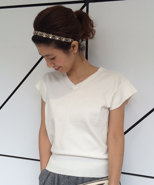 mystic（ミスティック）の「ワイドリブVネックプルオーバー（ニット/セーター・レディース・オフホワイト/レッド/グレー/ネイビー/カーキ・ﾌﾘ-）」の2枚目の写真