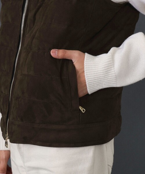 EMMETI（エンメティ）の「EMMETI / スエード ダウンベスト（ベスト・メンズ・ダークブラウン/ネイビー・44/46/48/50/54/52）」の13枚目の写真