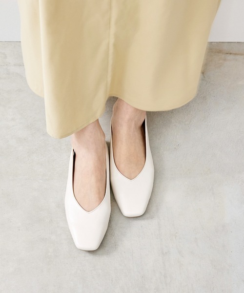 menue（メヌエ）の「スクエアトゥ バックストラップ パンプス（パンプス・レディース・アイボリー/ブラック/シルバー・25.5cm/25.0cm/24.5cm/24.0cm/23.5cm/23.0cm/22.5cm/22.0cm）」の5枚目の写真