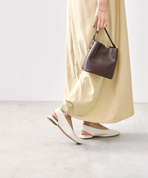 menue（メヌエ）の「スクエアトゥ バックストラップ パンプス（パンプス・レディース・アイボリー/ブラック/シルバー・25.5cm/25.0cm/24.5cm/24.0cm/23.5cm/23.0cm/22.5cm/22.0cm）」の8枚目の写真