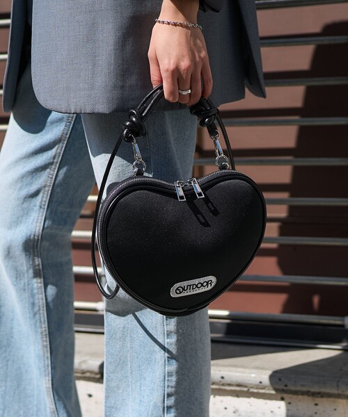 PUBLUX（パブリュクス）の「OUTDOOR PRODUCTS × PUBLUX/アウトドアプロダクツ 別注ダンボールハートバッグ　限定展開（ショルダーバッグ・レディース・オフホワイト/ブラック・ONE SIZE）」の5枚目の写真