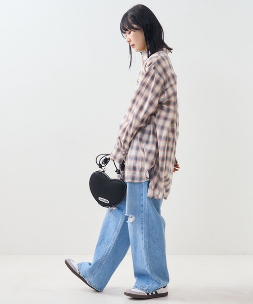 PUBLUX（パブリュクス）の「OUTDOOR PRODUCTS × PUBLUX/アウトドアプロダクツ 別注ダンボールハートバッグ　限定展開（ショルダーバッグ・レディース・オフホワイト/ブラック・ONE SIZE）」の15枚目の写真