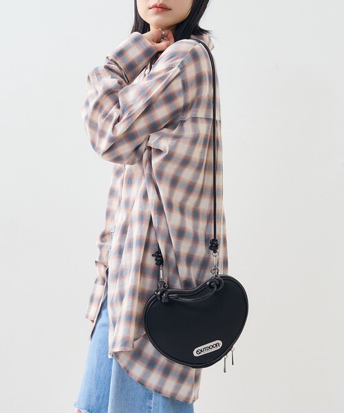 PUBLUX（パブリュクス）の「OUTDOOR PRODUCTS × PUBLUX/アウトドアプロダクツ 別注ダンボールハートバッグ　限定展開（ショルダーバッグ・レディース・オフホワイト/ブラック・ONE SIZE）」の19枚目の写真