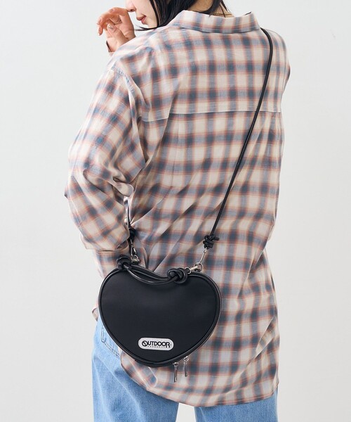 PUBLUX（パブリュクス）の「OUTDOOR PRODUCTS × PUBLUX/アウトドアプロダクツ 別注ダンボールハートバッグ　限定展開（ショルダーバッグ・レディース・オフホワイト/ブラック・ONE SIZE）」の20枚目の写真