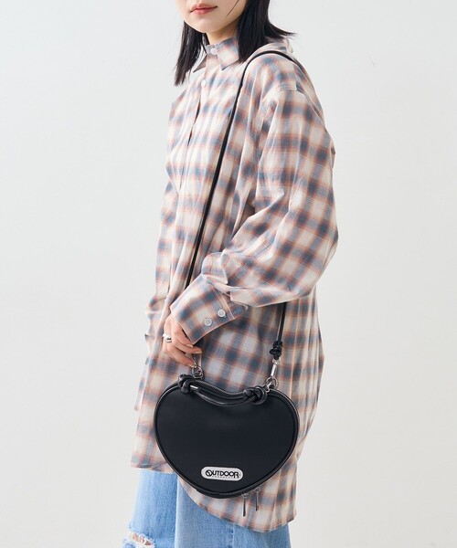 PUBLUX（パブリュクス）の「OUTDOOR PRODUCTS × PUBLUX/アウトドアプロダクツ 別注ダンボールハートバッグ　限定展開（ショルダーバッグ・レディース・オフホワイト/ブラック・ONE SIZE）」の21枚目の写真