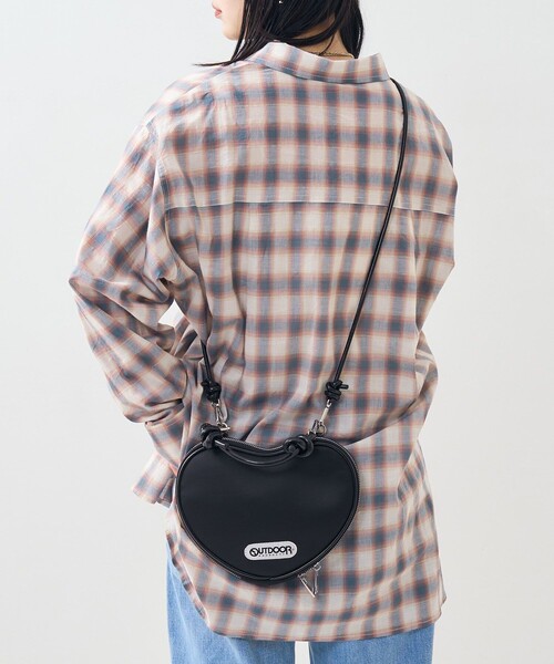 PUBLUX（パブリュクス）の「OUTDOOR PRODUCTS × PUBLUX/アウトドアプロダクツ 別注ダンボールハートバッグ　限定展開（ショルダーバッグ・レディース・オフホワイト/ブラック・ONE SIZE）」の22枚目の写真