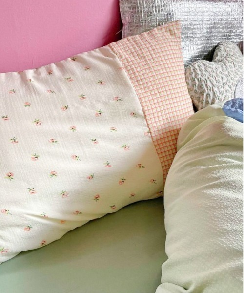 Casselini(キャセリーニ)の「Casselini HOME(キャセリーニ ホーム)パッチワーク枕カバー(寝具・レディース・アイボリー/パープル/ピンク・FREE)」の2枚目の写真